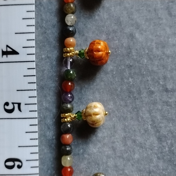 🎃Hand Crafted Autumnal Colorful Beaded Charm Bracelet With Pumpkins🎃 - Picture 5 of 11